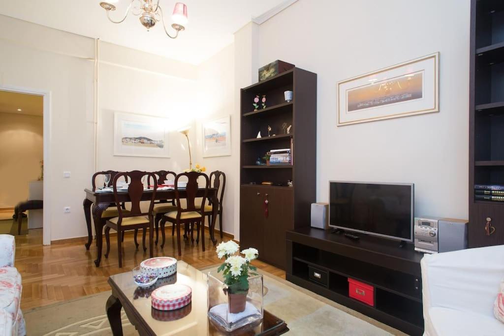 Top-Rated 1-Bedroom Apartment In The Heart Of Athena Bagian luar foto