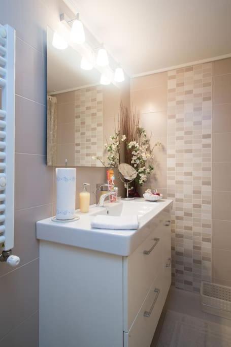Top-Rated 1-Bedroom Apartment In The Heart Of Athena Bagian luar foto