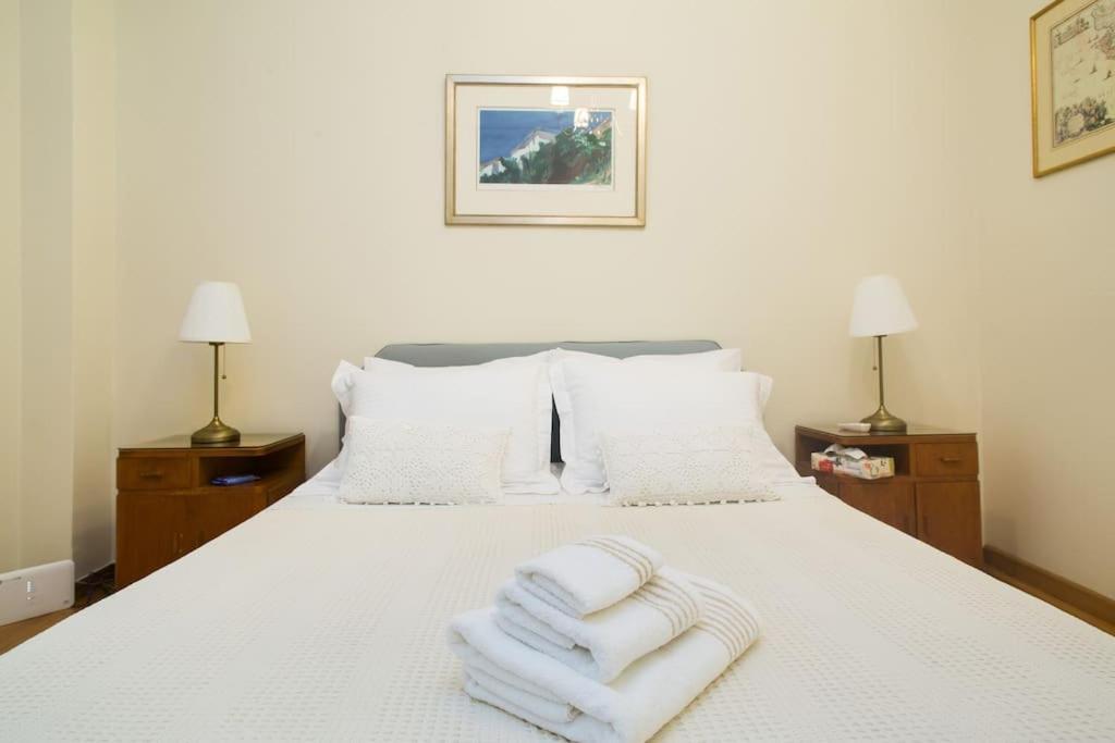 Top-Rated 1-Bedroom Apartment In The Heart Of Athena Bagian luar foto