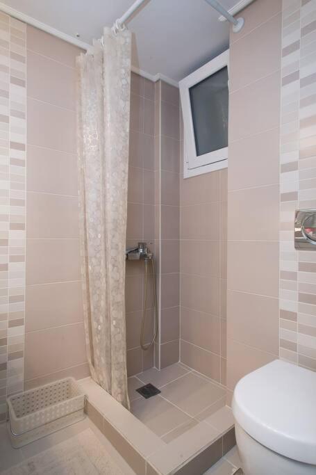 Top-Rated 1-Bedroom Apartment In The Heart Of Athena Bagian luar foto