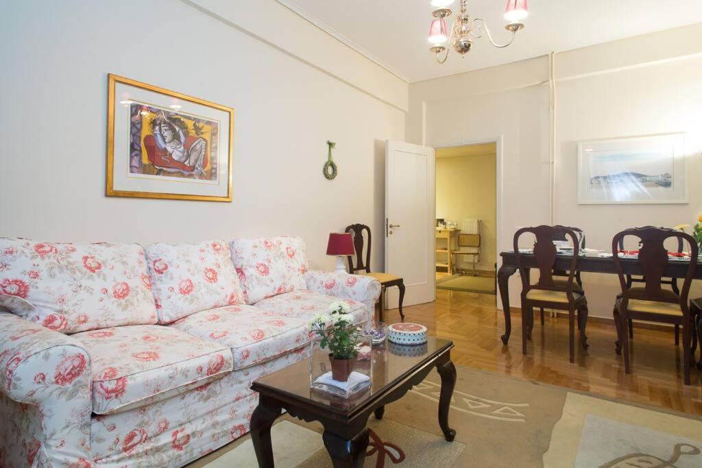 Top-Rated 1-Bedroom Apartment In The Heart Of Athena Bagian luar foto